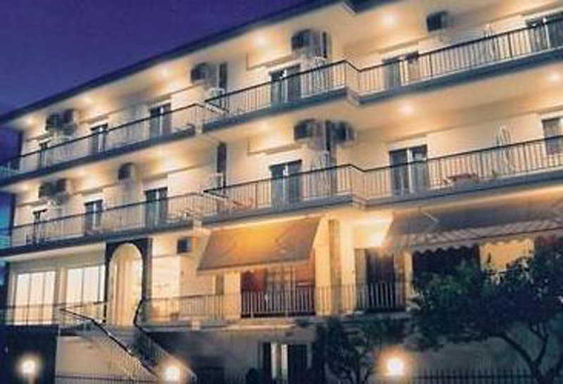 Iris Hotel Nea Kallikrateia Extérieur photo